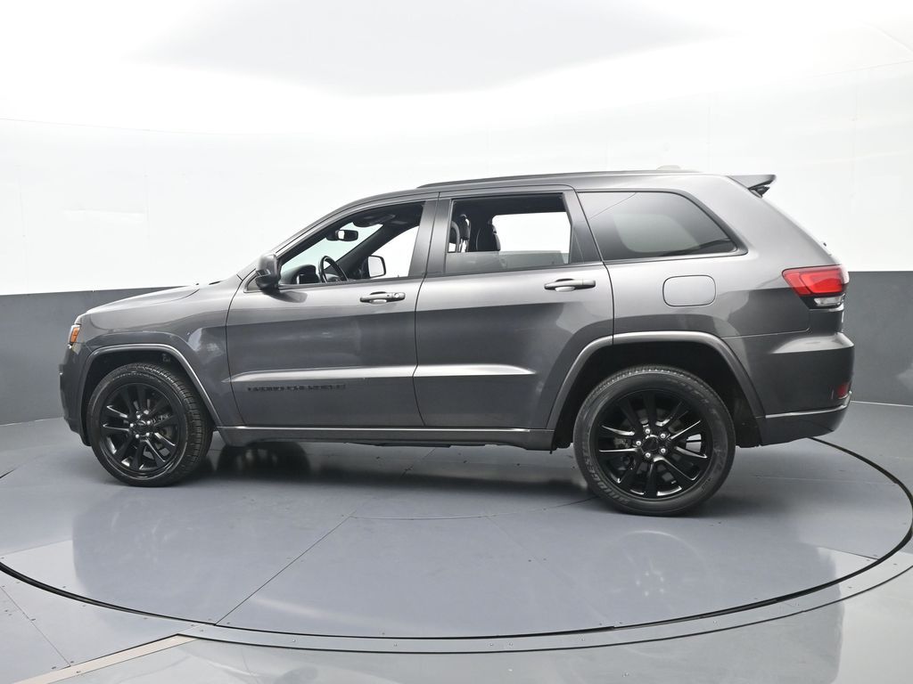 Used 2019 Granite Crystal Metallic Clearcoat Jeep Altitude image 3