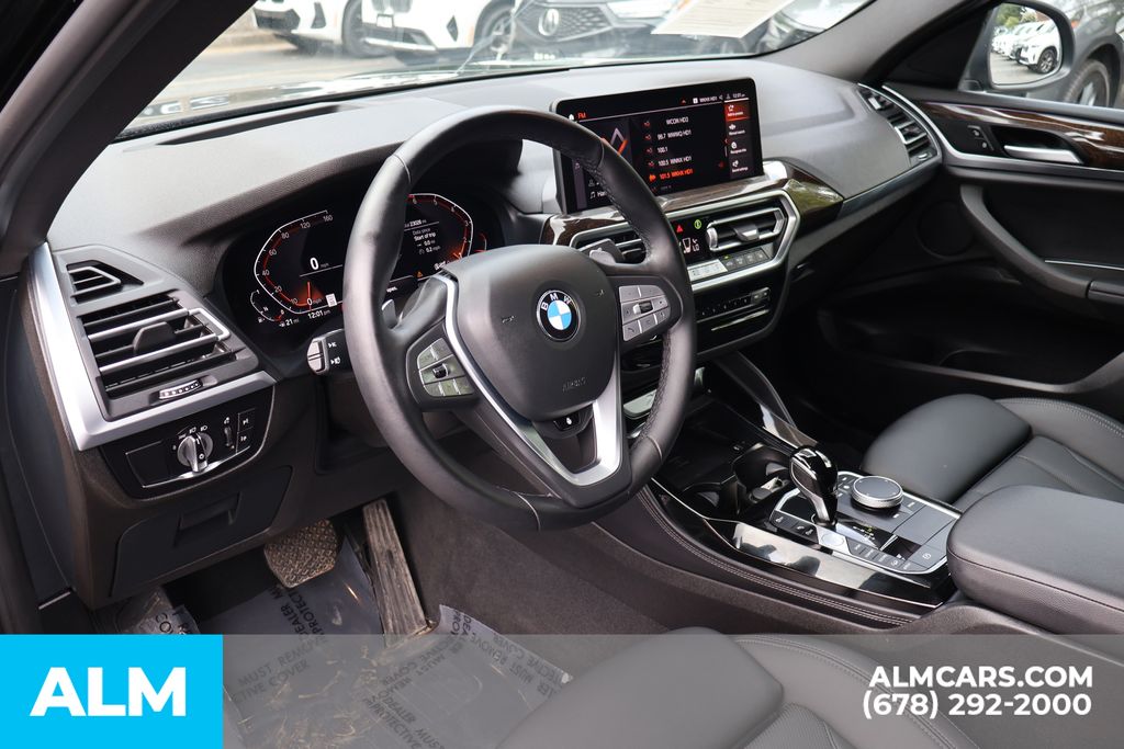 Used 2025 Black BMW xDrive30i image 10