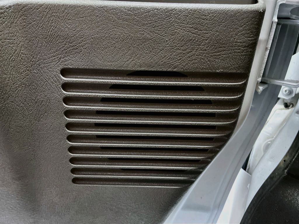 Used 2025 Summit White GMC Work Van image 18