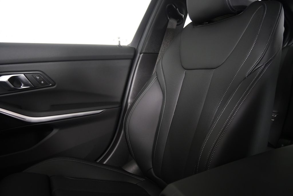 Thumbnail: 2025 BMW 3 Series - 28