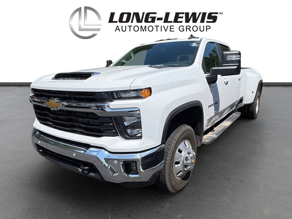 Summit White 2026 Chevrolet Silverado 3500HD LT Crew Cab 4WD Pickup Truck Four-Wheel Drive Automatic