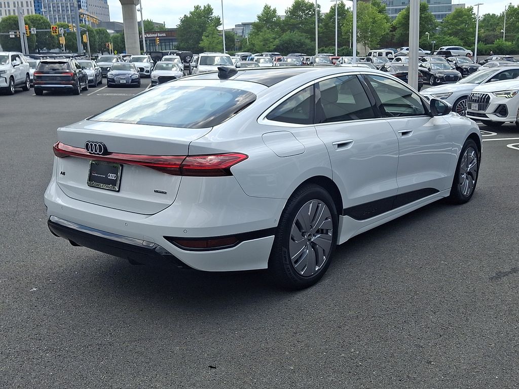 Thumbnail: 2025 Audi e-tron S - 4