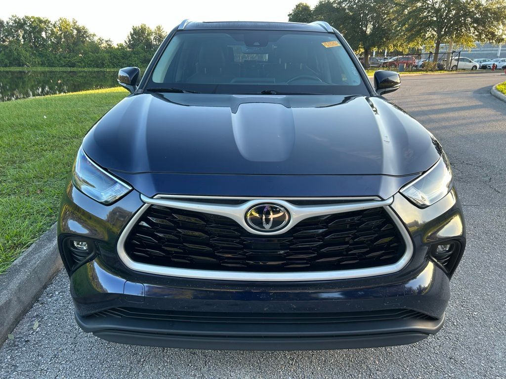 Thumbnail: 2023 Toyota Highlander - 8