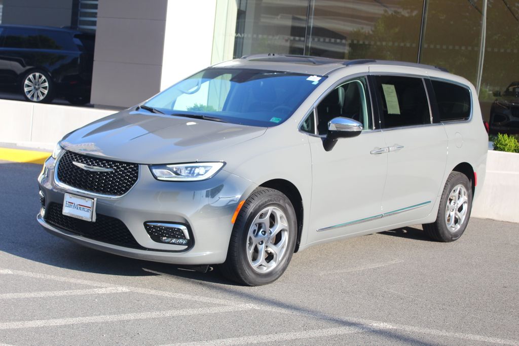 2023 Chrysler Pacifica Limited AWD's photo