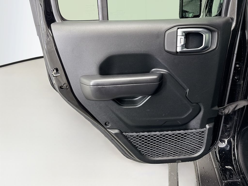 Thumbnail: 2018 Jeep Wrangler - 27