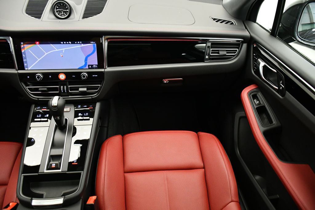 Thumbnail: 2025 Porsche Macan - 24