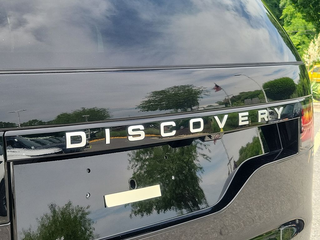 2024 Land Rover Discovery S 20