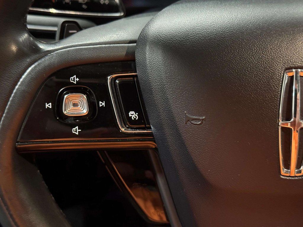 Used 2020 Red Carpet Lincoln Reserve image 11