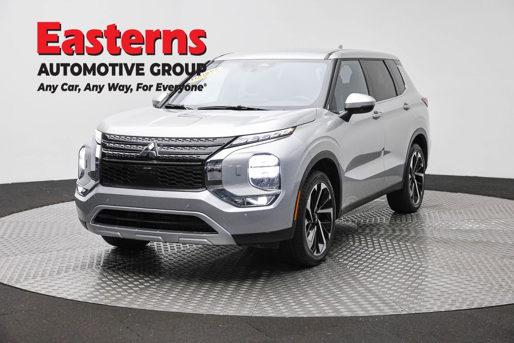 Silver 2024 Mitsubishi Outlander SUV / Crossover All-Wheel Drive Continuously Variable Transmission