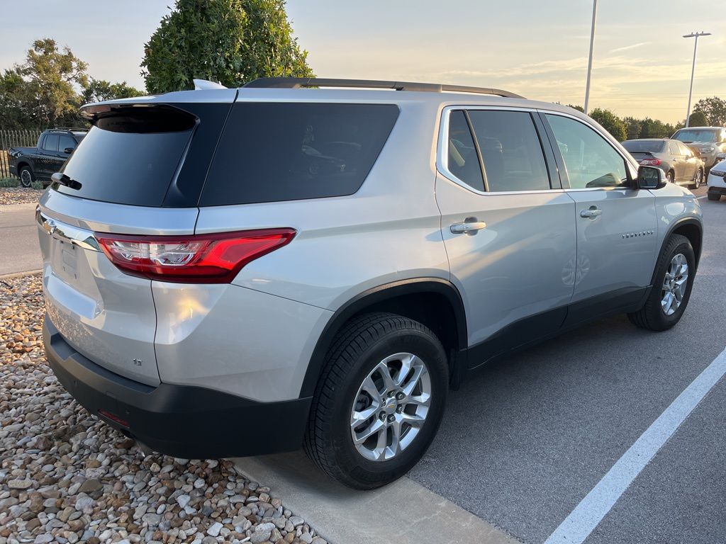 Thumbnail: 2021 Chevrolet Traverse - 3