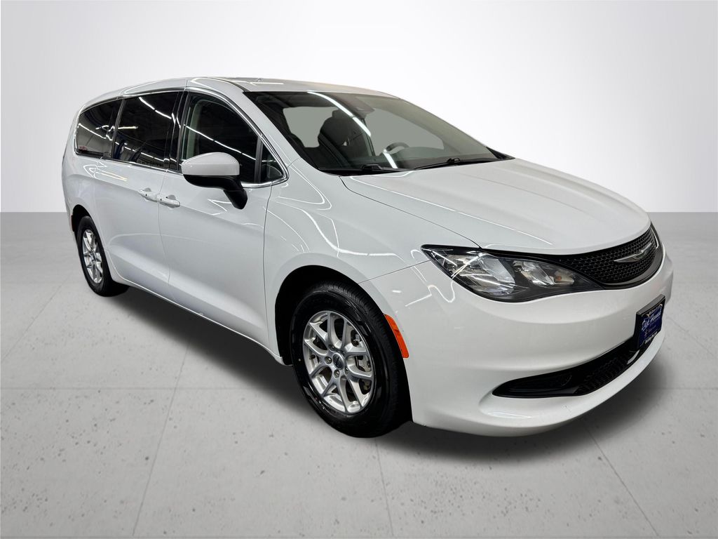 2023 Chrysler Voyager LX