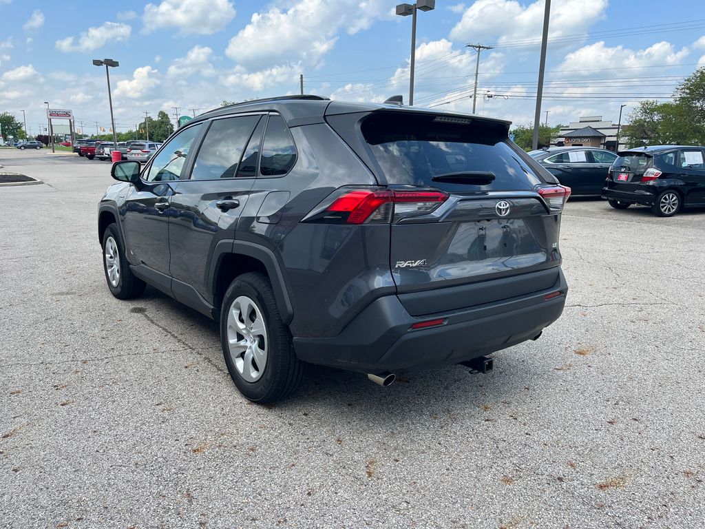 2019 Toyota RAV4 LE photo