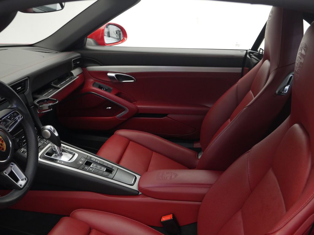 Thumbnail: 2019 Porsche 911 - 5