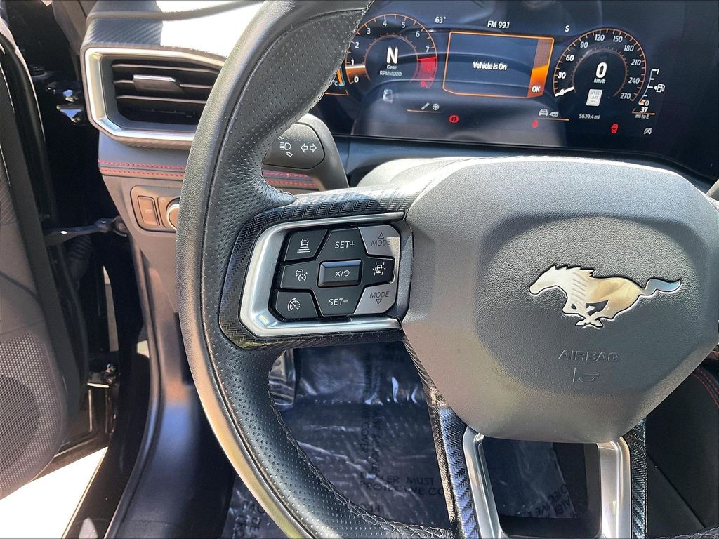 2025 Ford Mustang — photo 23