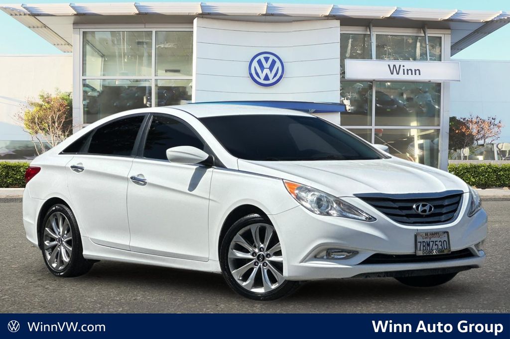 Shimmering White Mica 2013 Hyundai Sonata Sedan Front-Wheel Drive 6-Speed Automatic