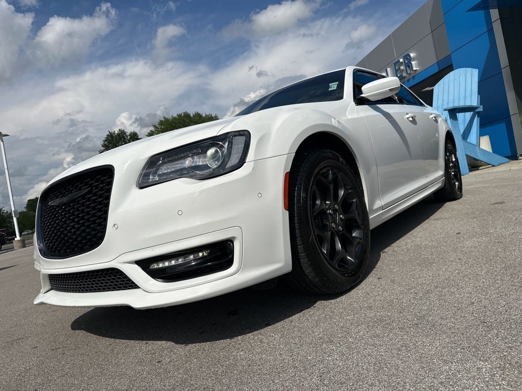 2021 Chrysler 300 Touring photo