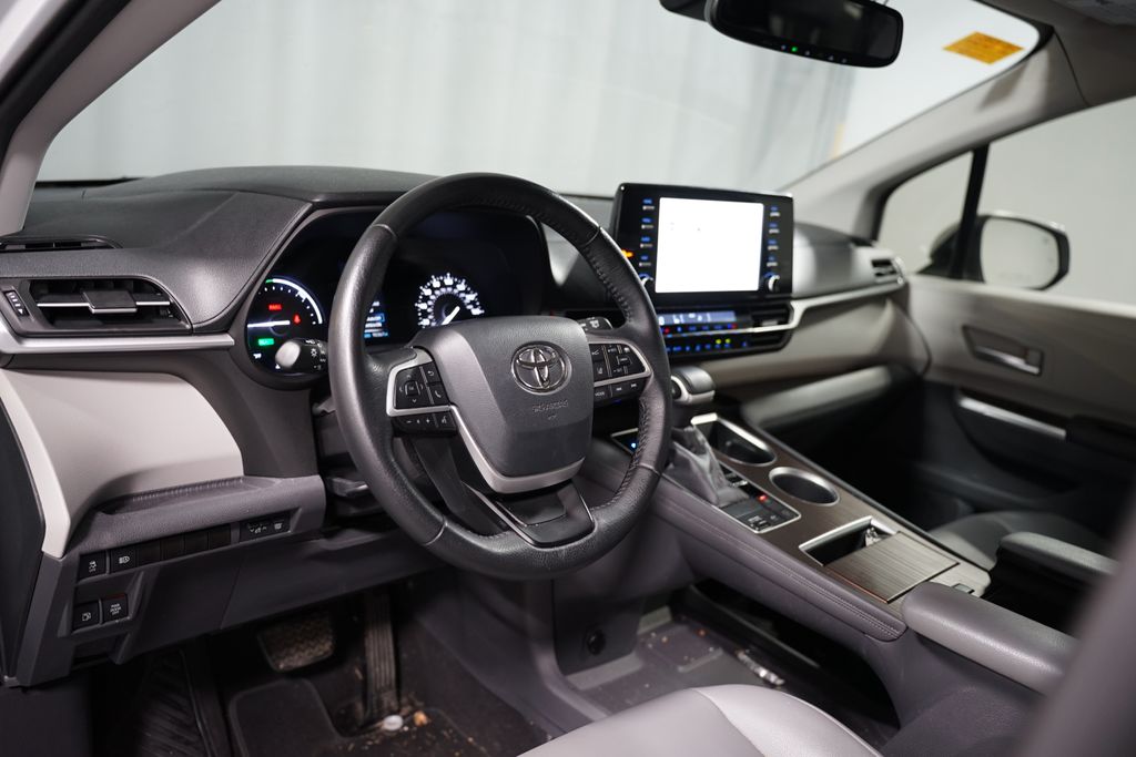 Thumbnail: 2021 Toyota Sienna - 7