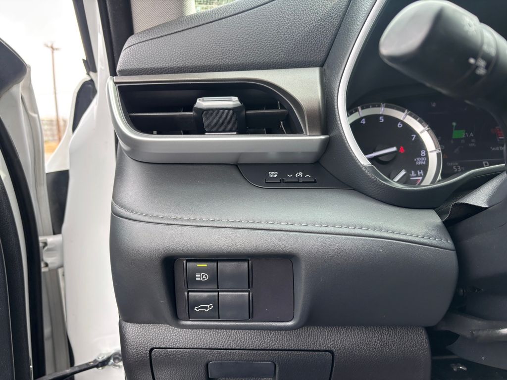 Used Car 2022 Toyota Highlander  Xle For Sale Under $30,000 In Austin, Texas