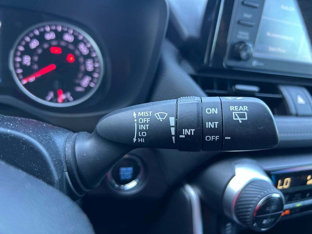 Thumbnail: 2022 Toyota RAV4 - 20