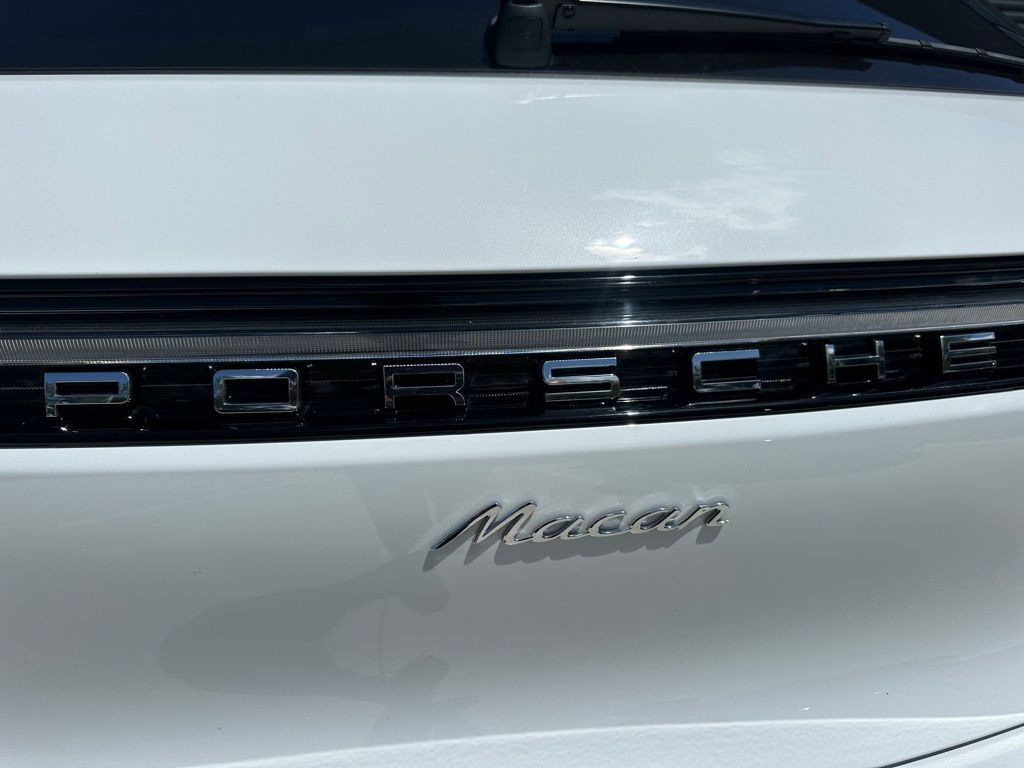 Thumbnail: 2025 Porsche Macan - 12