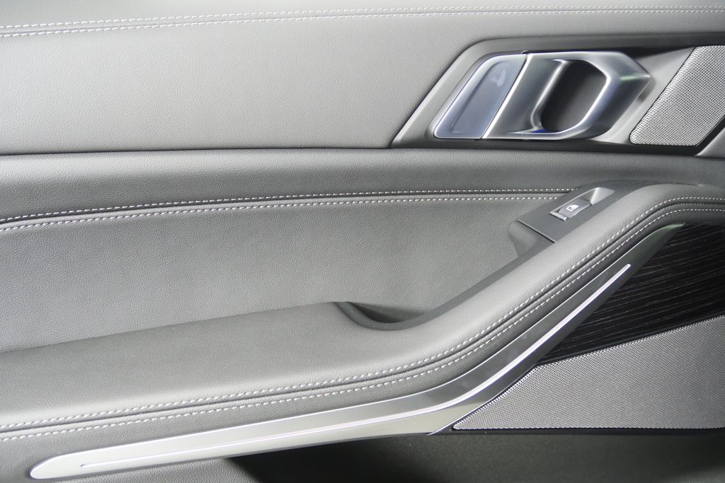 Thumbnail: 2026 BMW X5 - 13