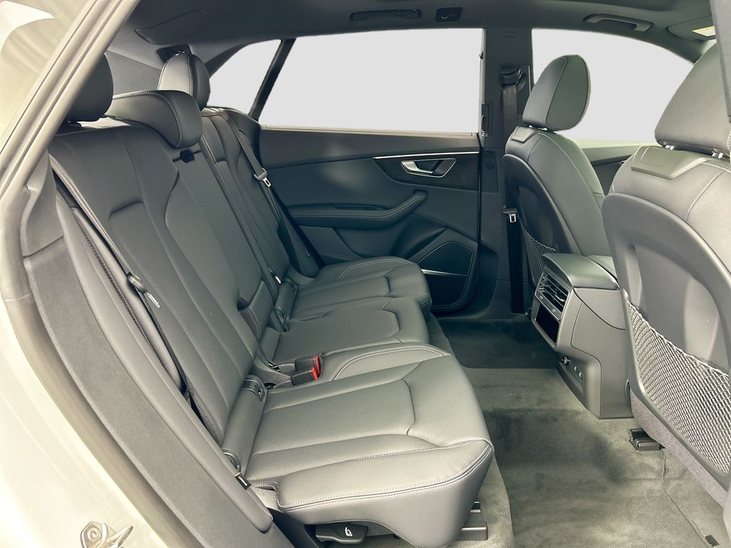 Thumbnail: 2026 Audi Q8 - 21