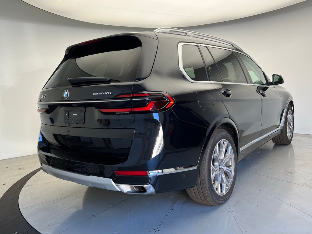 Thumbnail: 2023 BMW X7 - 3