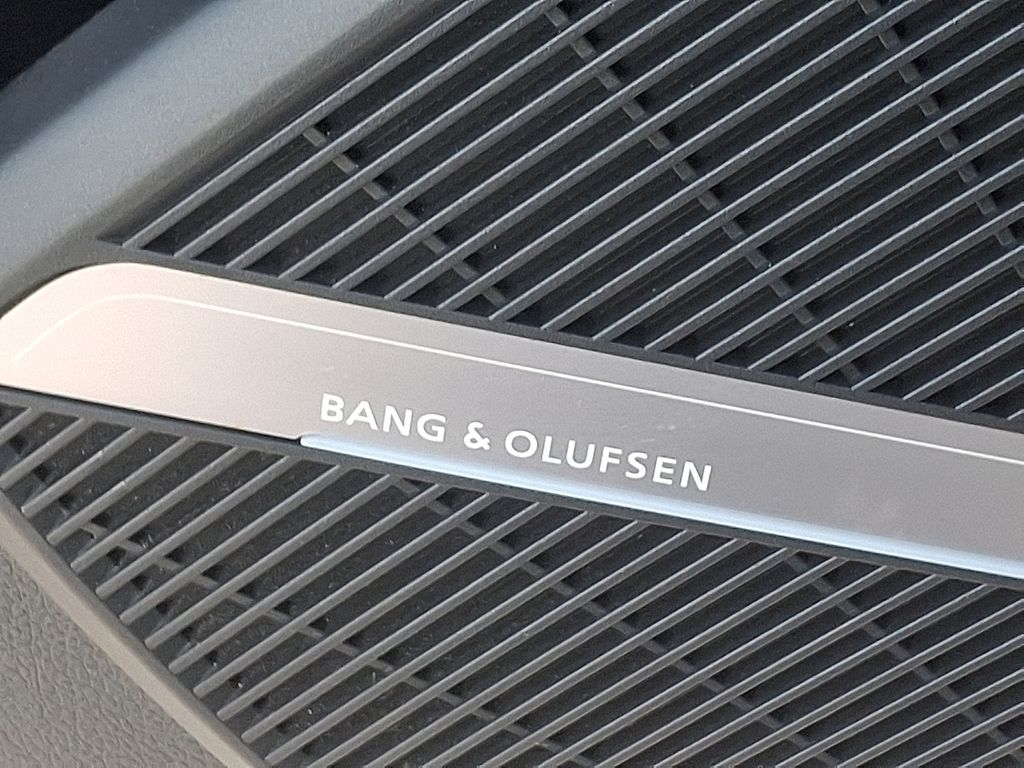 Thumbnail: 2023 Audi SQ5 - 26