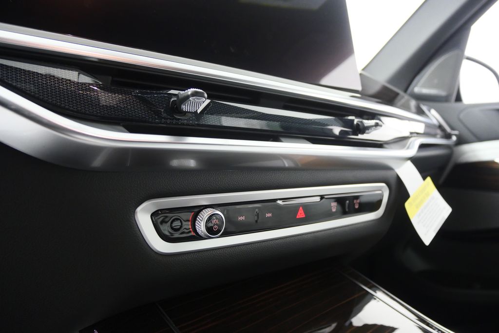 Thumbnail: 2026 BMW X5 - 21