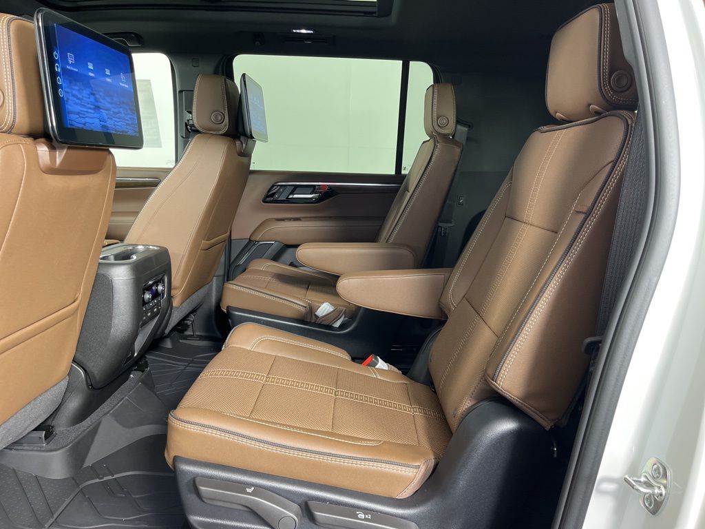 Thumbnail: 2025 Chevrolet Suburban - 21