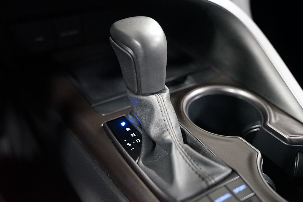2024 Toyota Camry SE 21