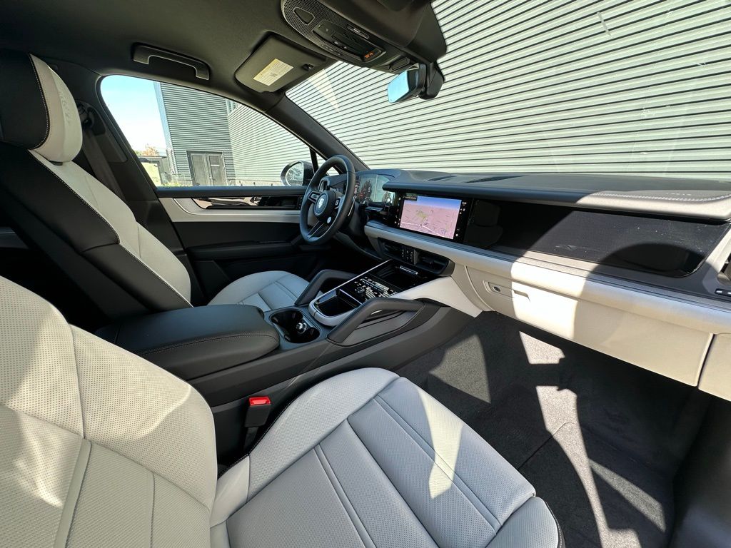 2025 Porsche Cayenne  30