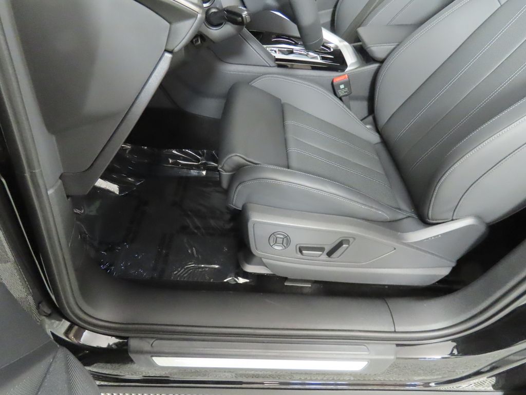 Thumbnail: 2025 Audi Q5 - 30