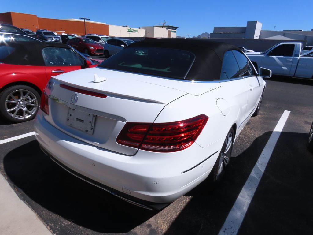 Thumbnail: 2014 Mercedes-Benz E-Class - 4