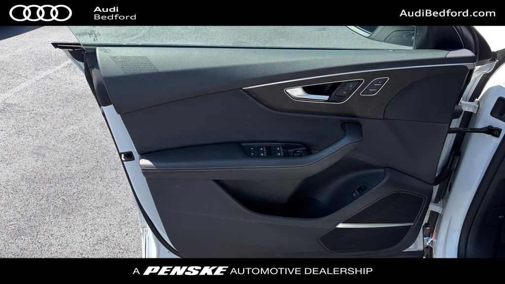 Thumbnail: 2023 Audi Q8 - 12