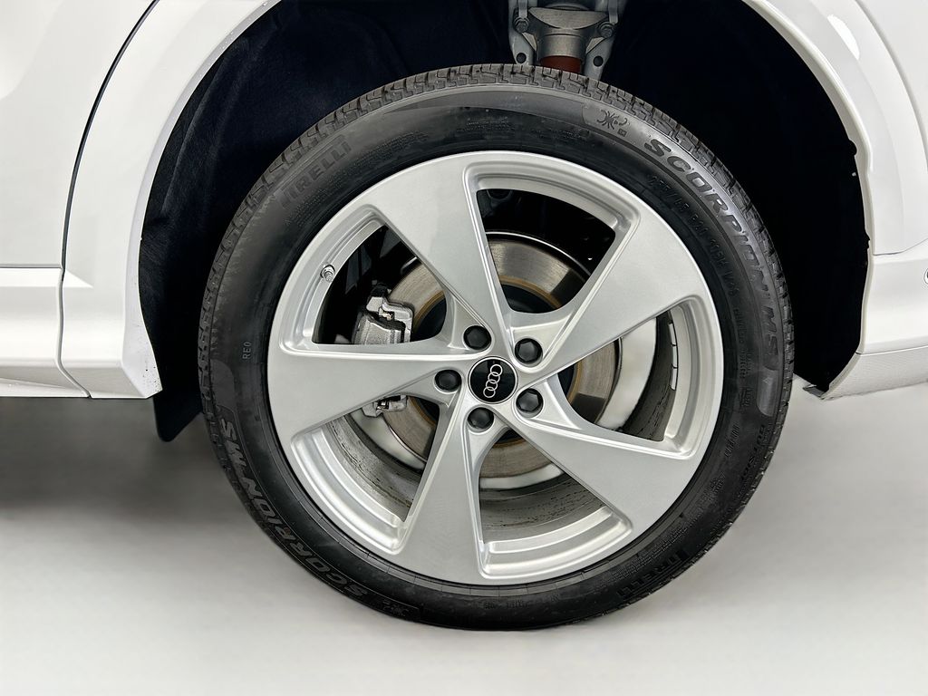 Thumbnail: 2025 Audi Q5 - 30