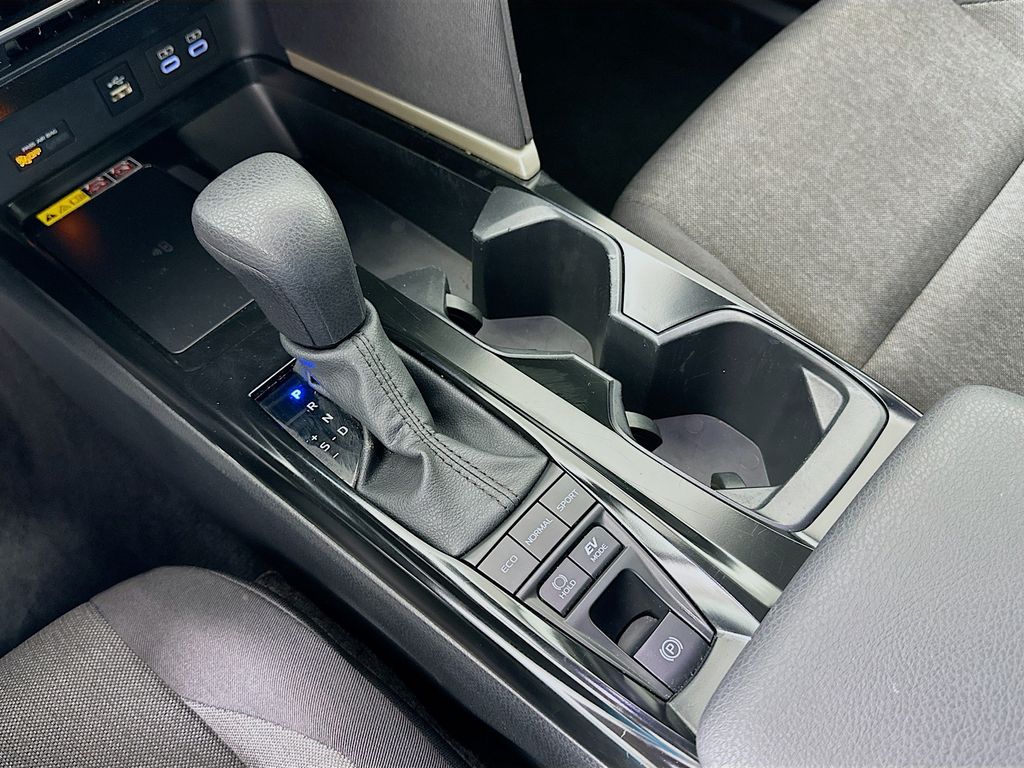 Thumbnail: 2025 Toyota Camry - 16