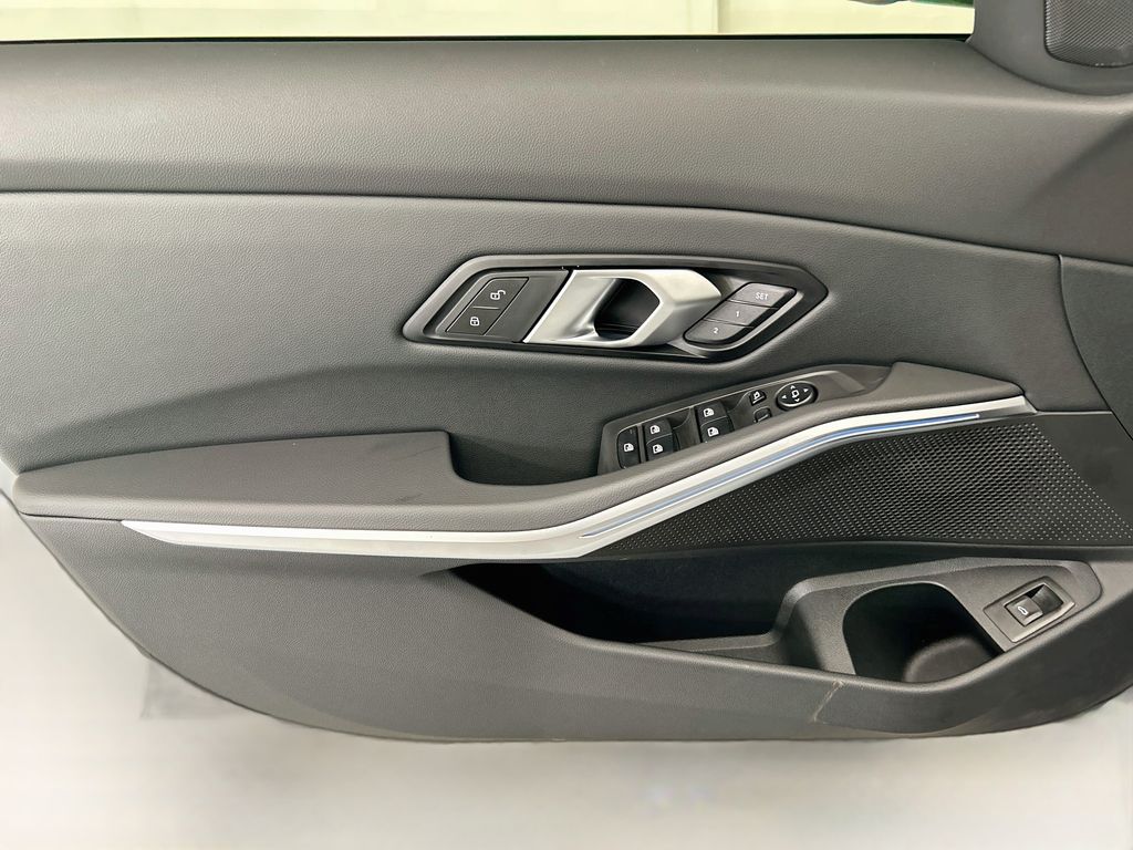 Thumbnail: 2026 BMW 3 Series - 23