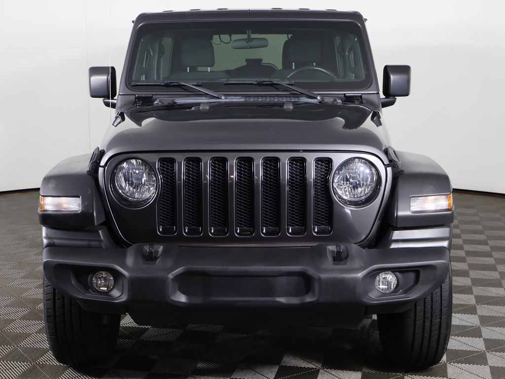 Used 2023 Gray Jeep Altitude image 9