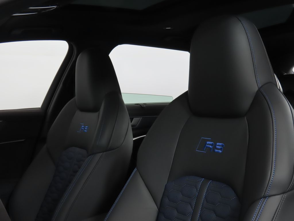 Thumbnail: 2025 Audi RS 6 - 31