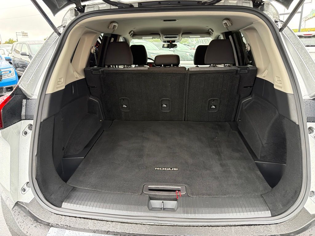 Used 2023 Silver Nissan SV image 16