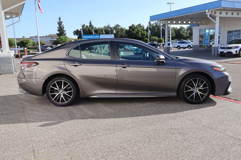 2023 Toyota Camry SE 4