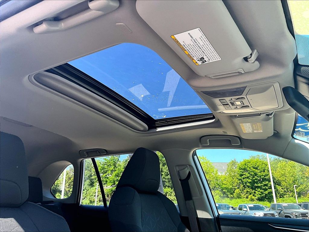 2023 Toyota RAV4 Hybrid — photo 22