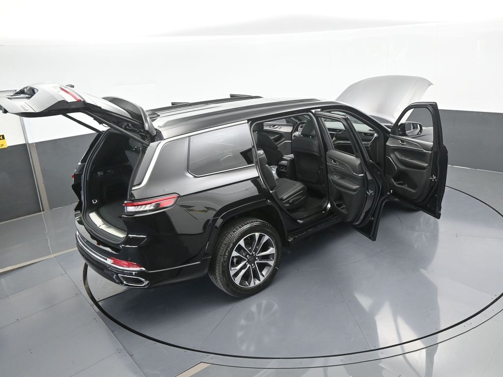 New 2025 Diamond Black Crystal Pearlcoat Jeep Overland image 66