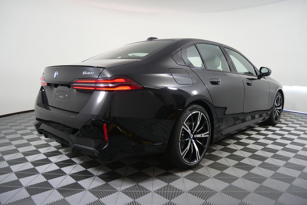 Thumbnail: 2026 BMW 5 Series - 3