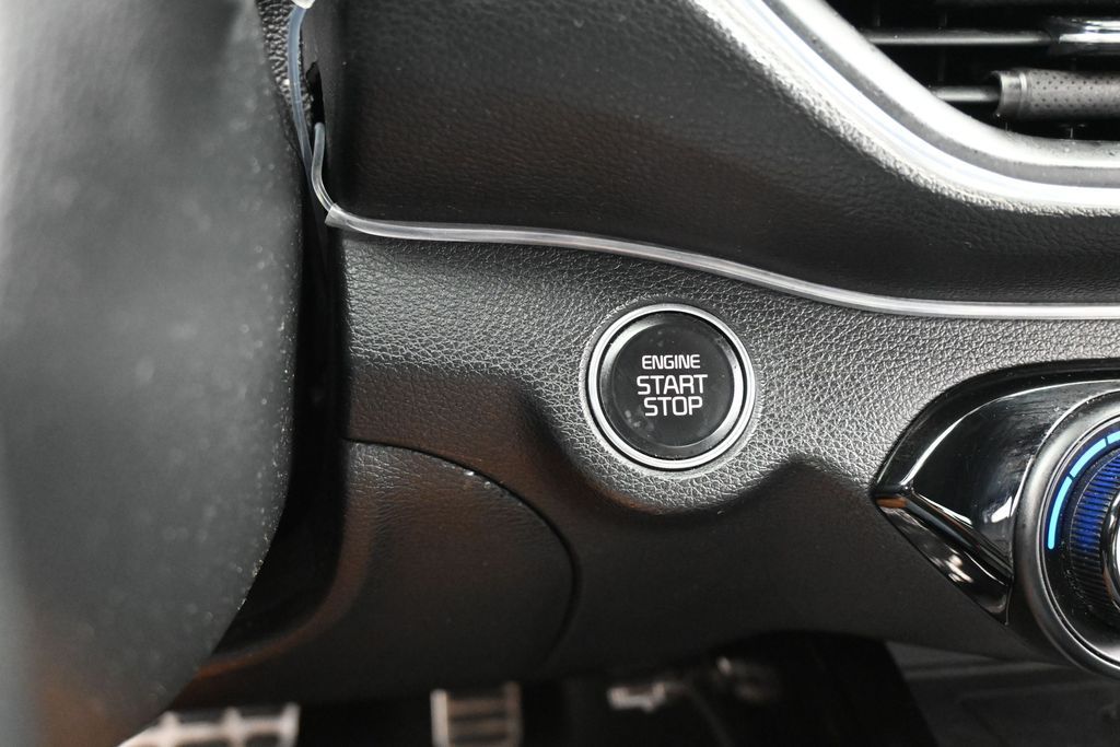 Used 2024 Snow White Pearl Kia GT-Line image 32