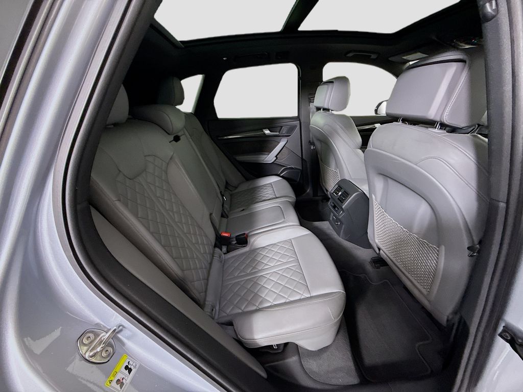 Thumbnail: 2020 Audi SQ5 - 22
