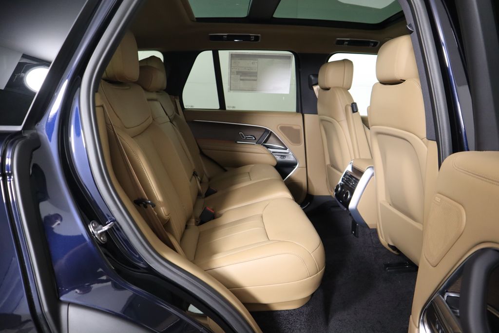 2025 Land Rover Range Rover SE 23
