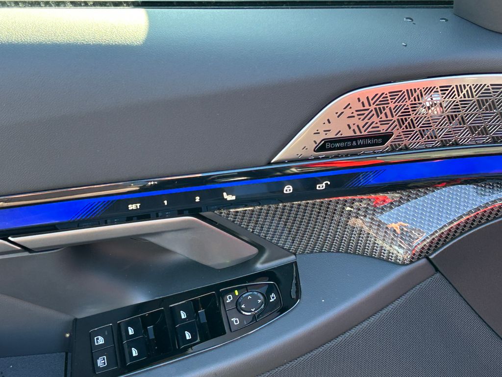 Thumbnail: 2026 BMW M5 - 12