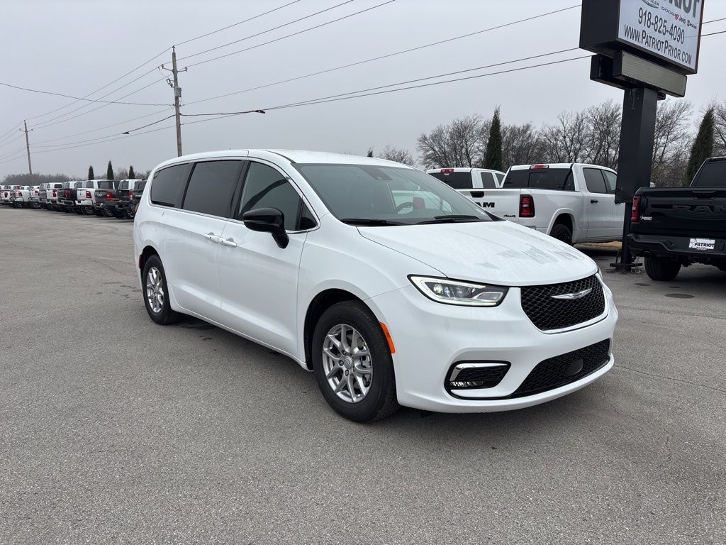 2026 Chrysler Pacifica Select FWD